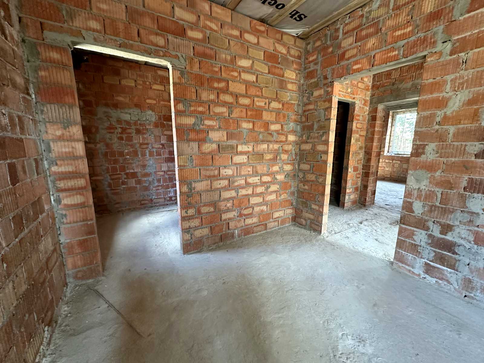 1863984836832059