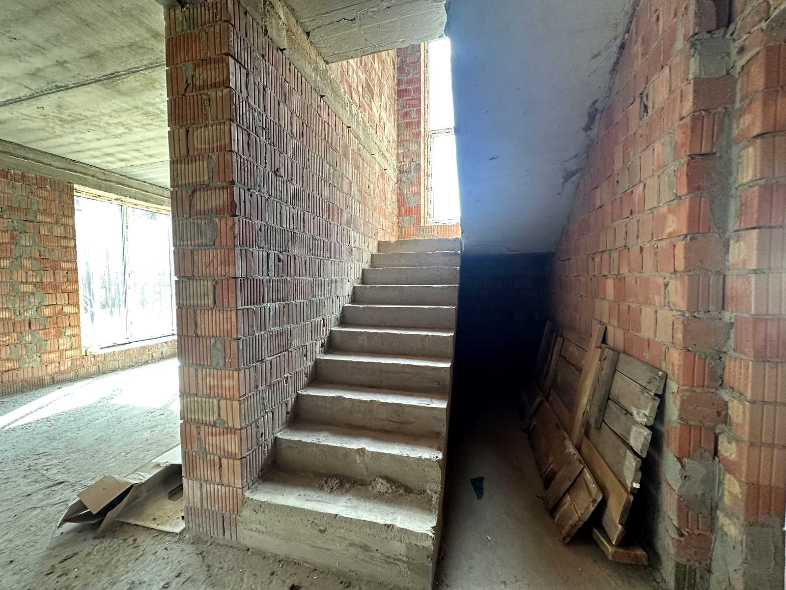 1863984837962539
