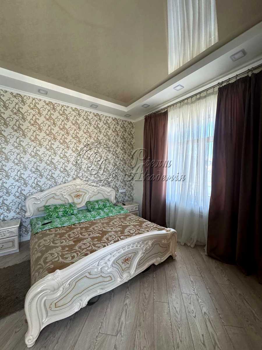 1863984885246487