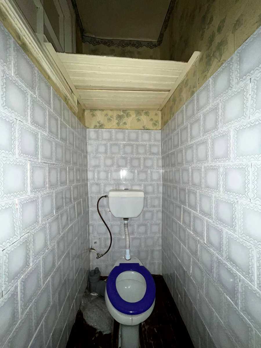 1863985829003296