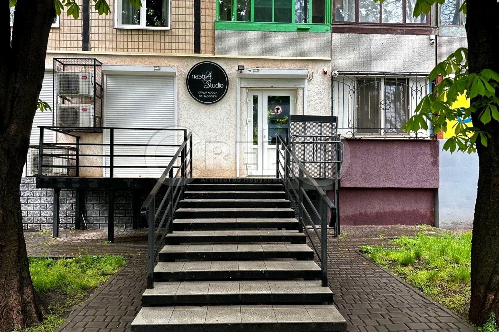 1863986485644999