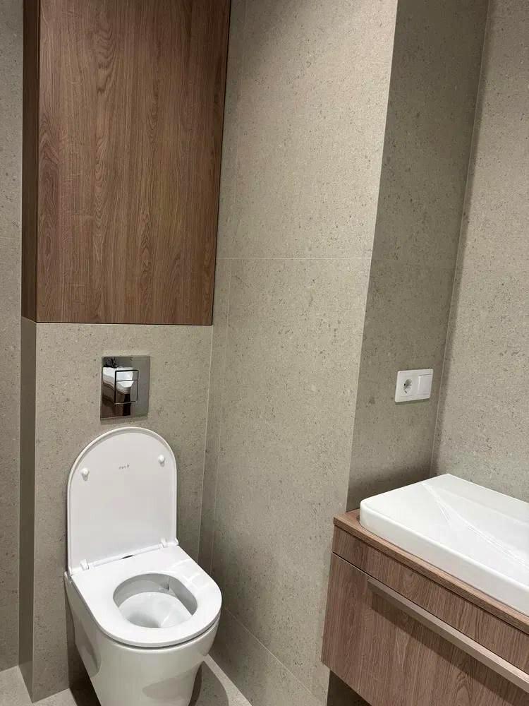 1863987245852706