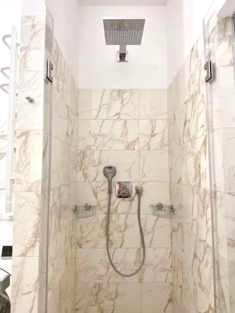 1863987456642360