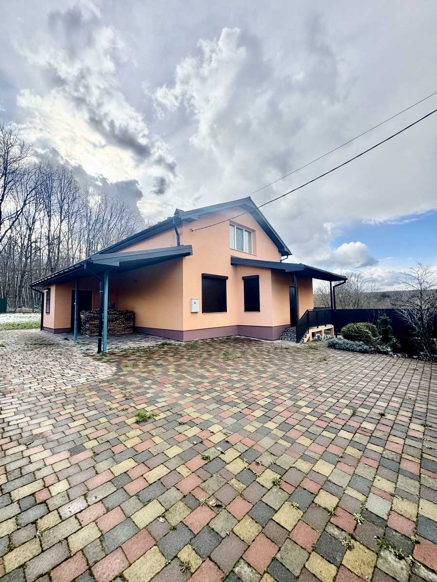1863994378834049