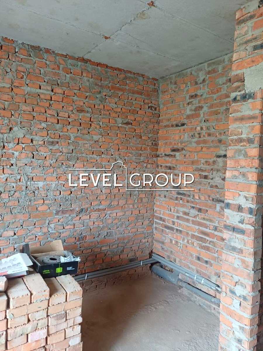 1863995737373100