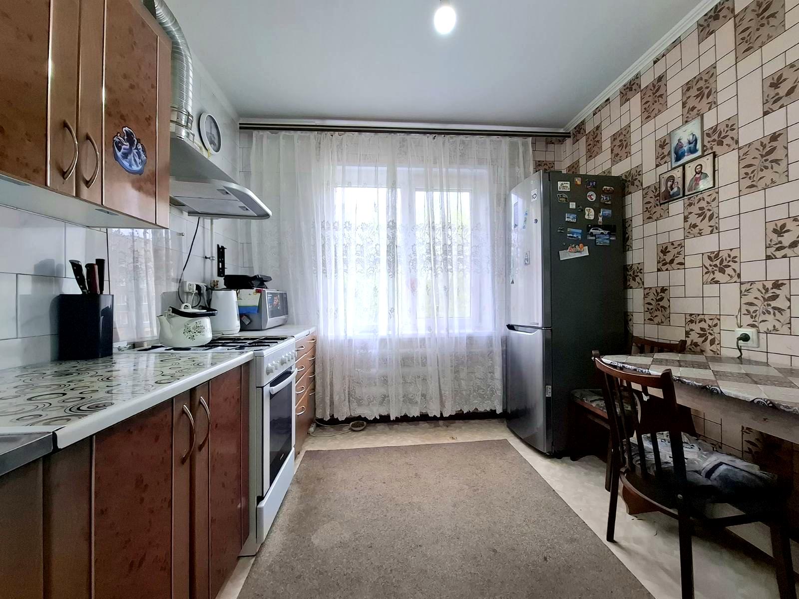 1864003284643833