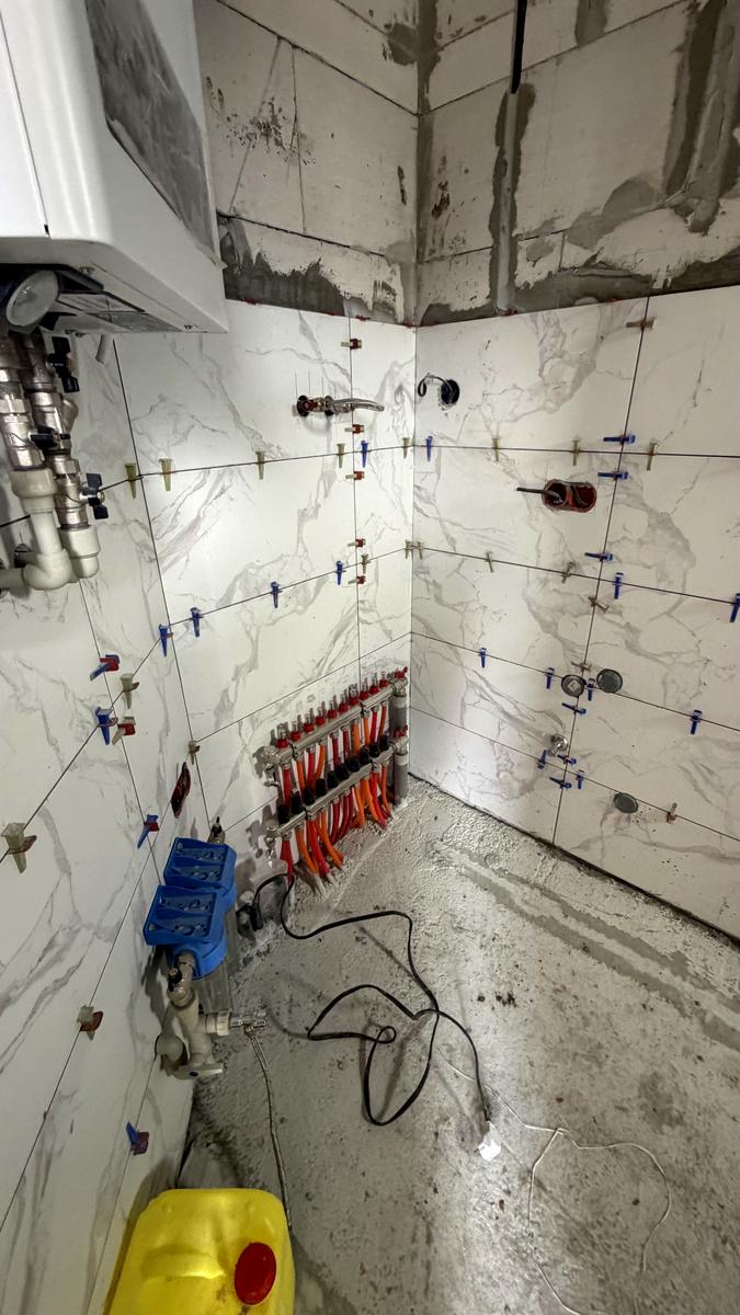 1864068812465623