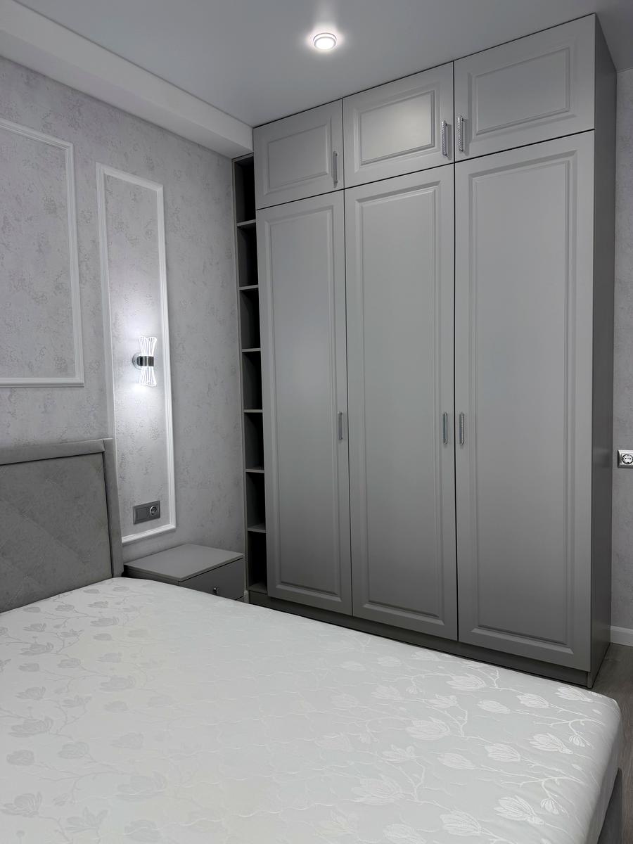 1864068834383200