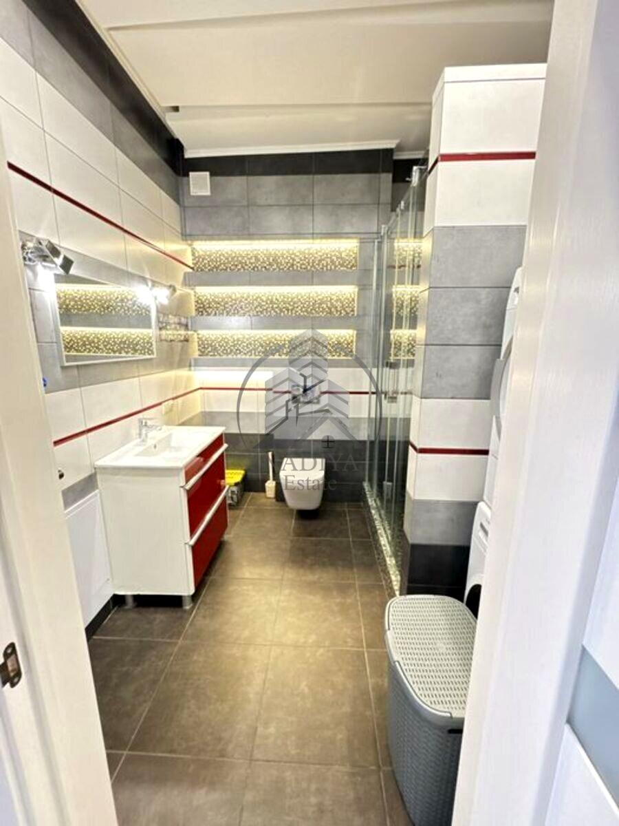 1864077386580305