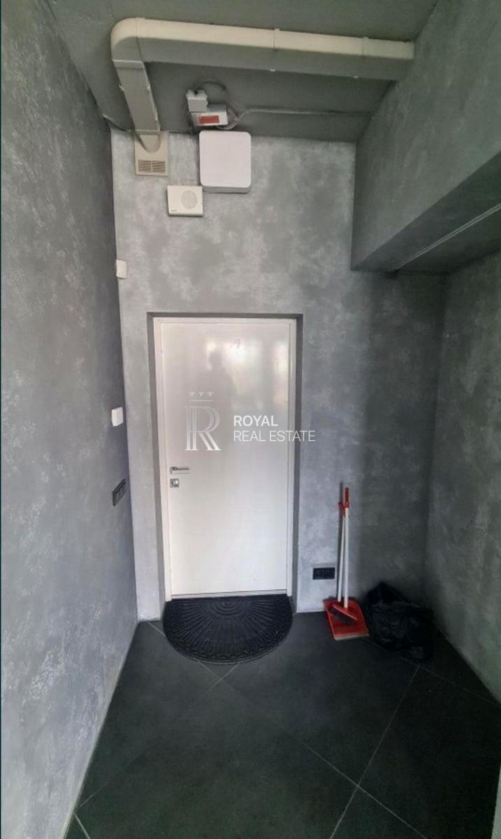 1864098815378775