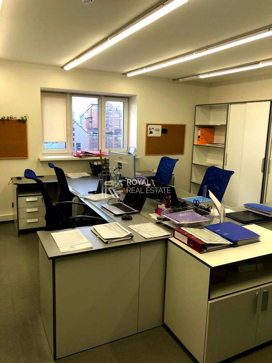 1864099157611693