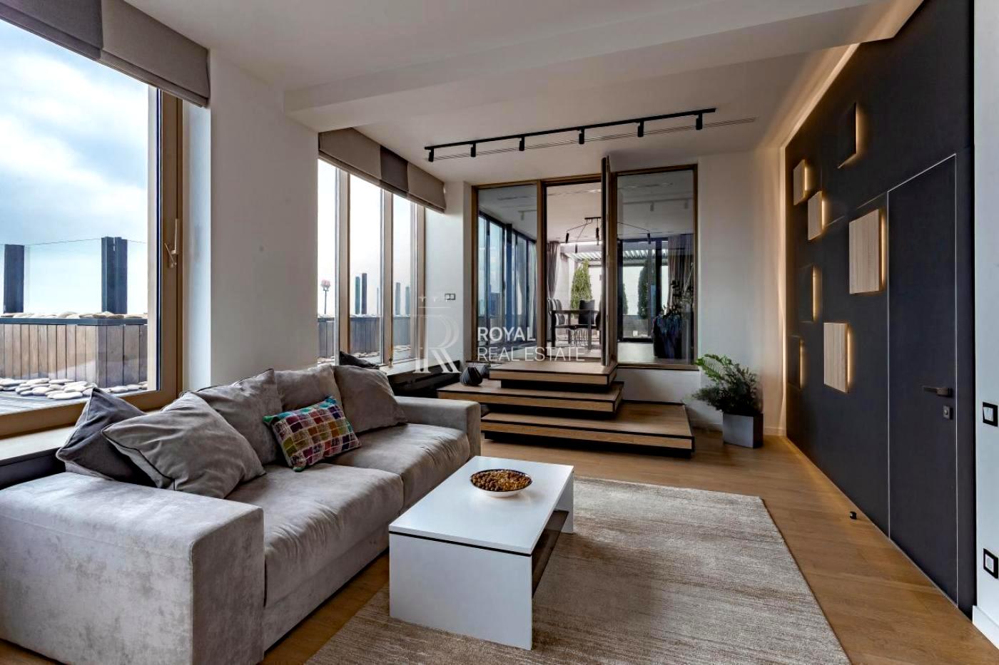 1864100124745285