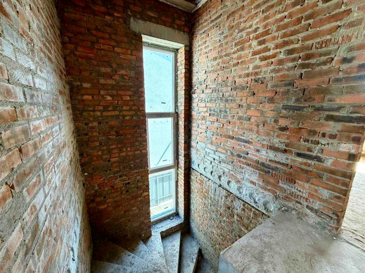 1864142752485744