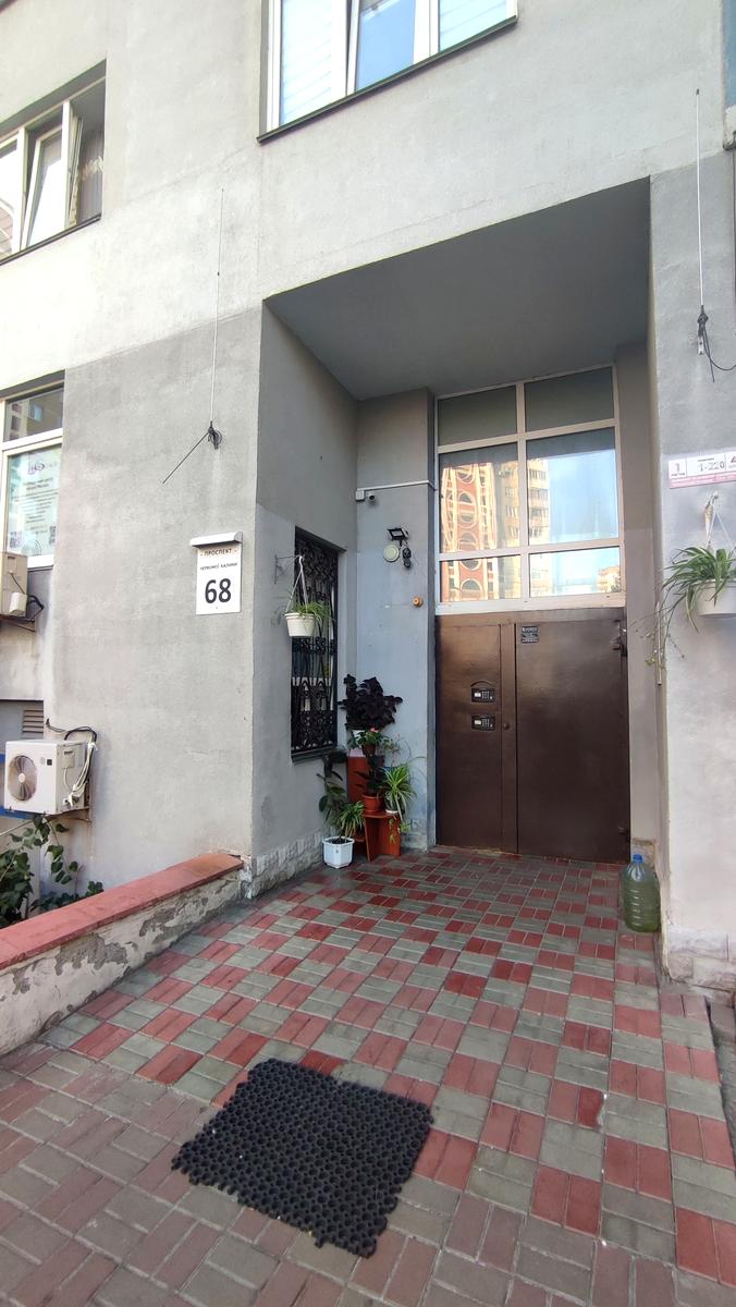 1864158103612282