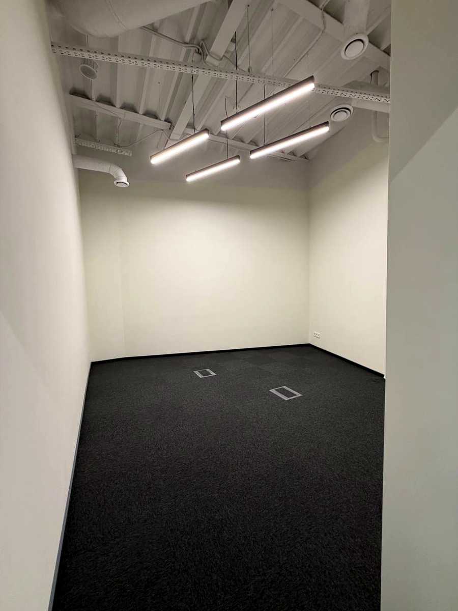 1864196780370556