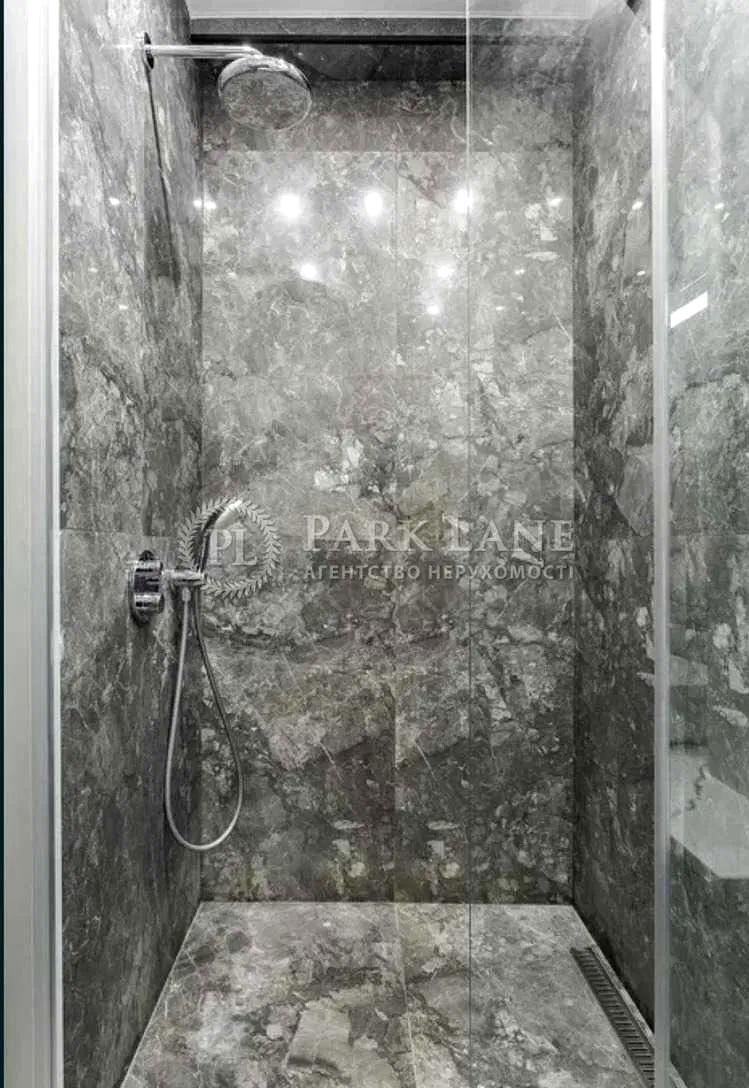 1864201556032891