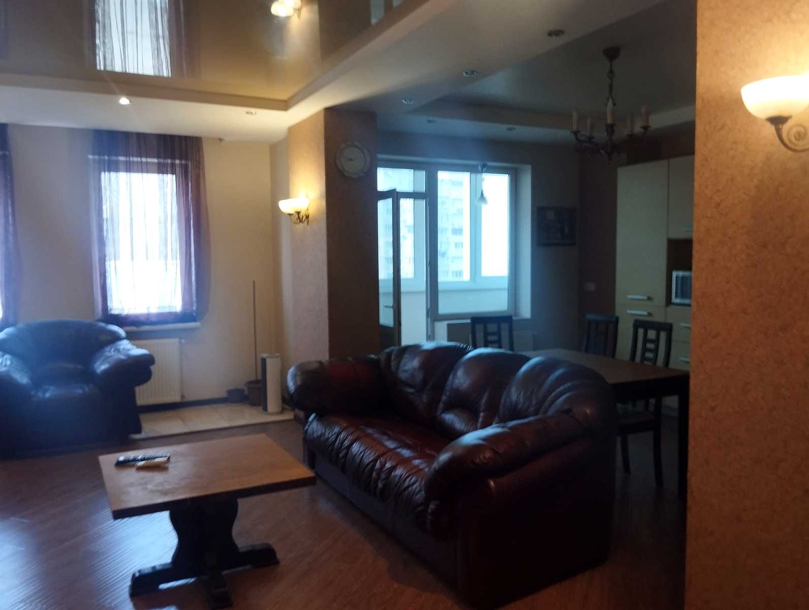 1864235667970360