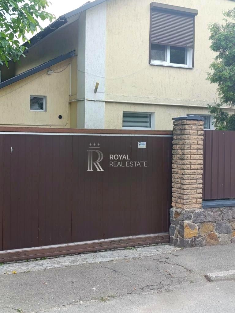 1864238648016958