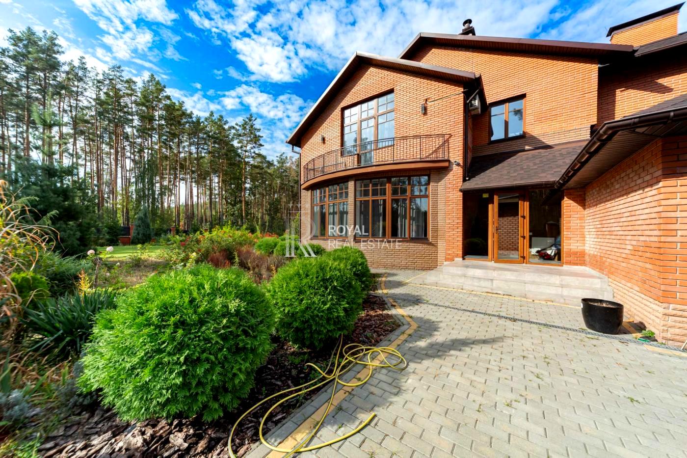 1864239112996300