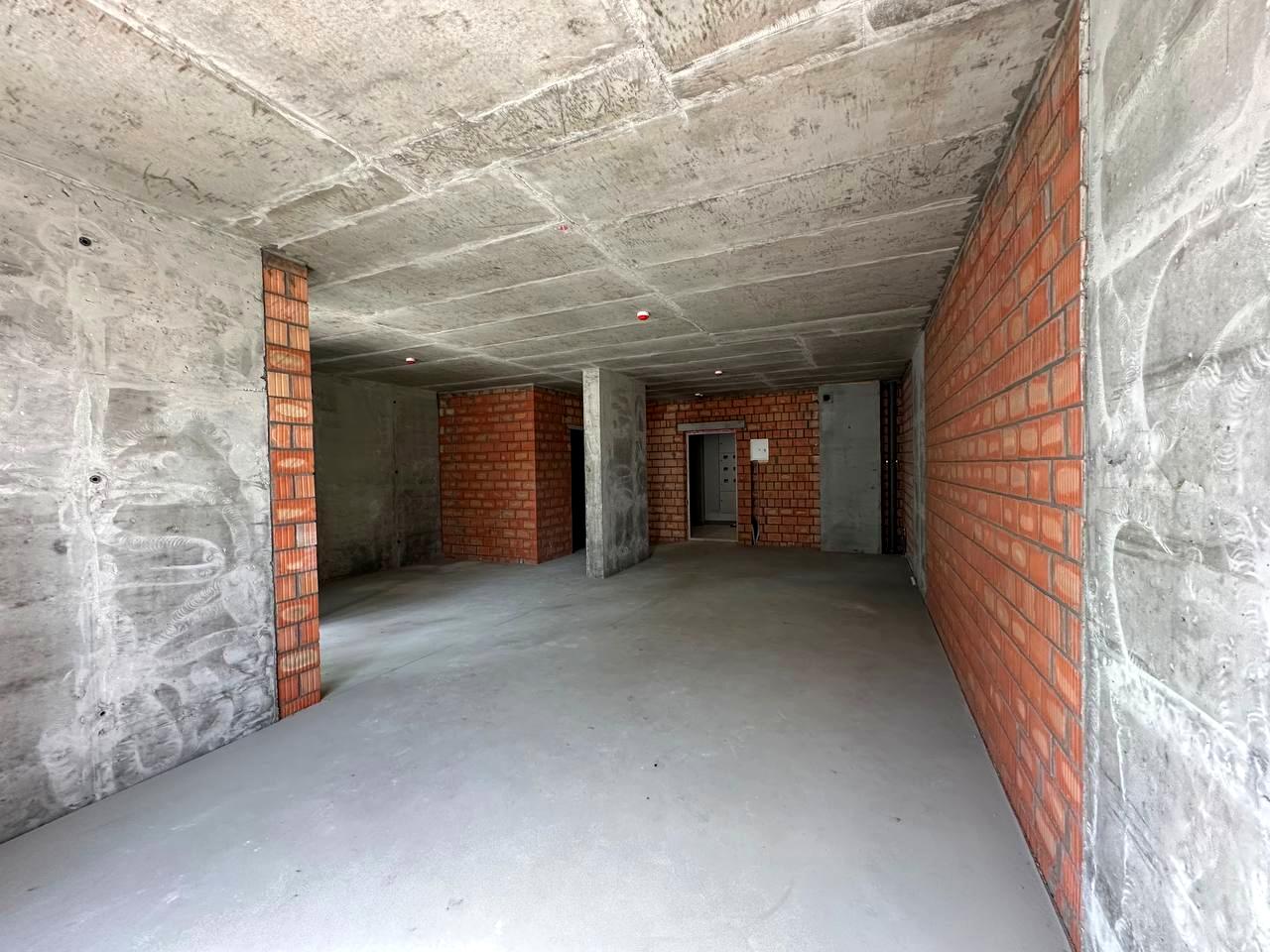 1864245883004300