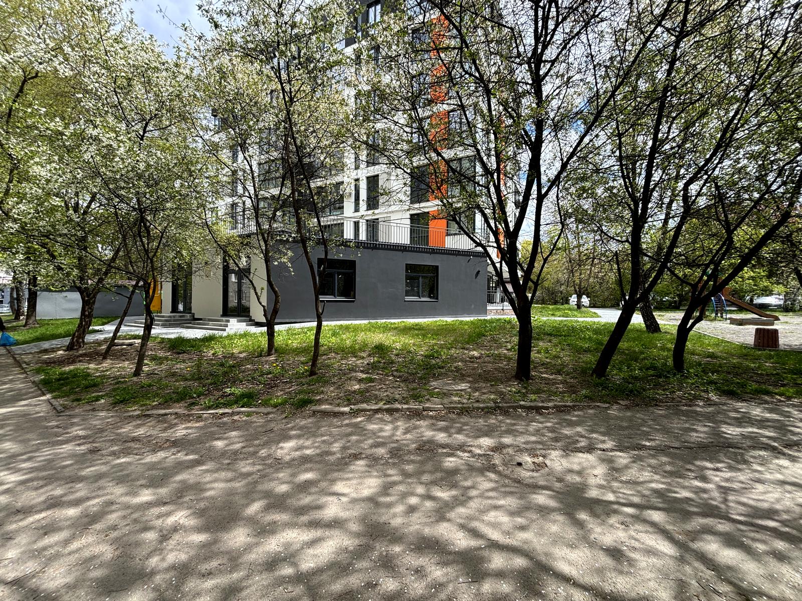 1864246436172095
