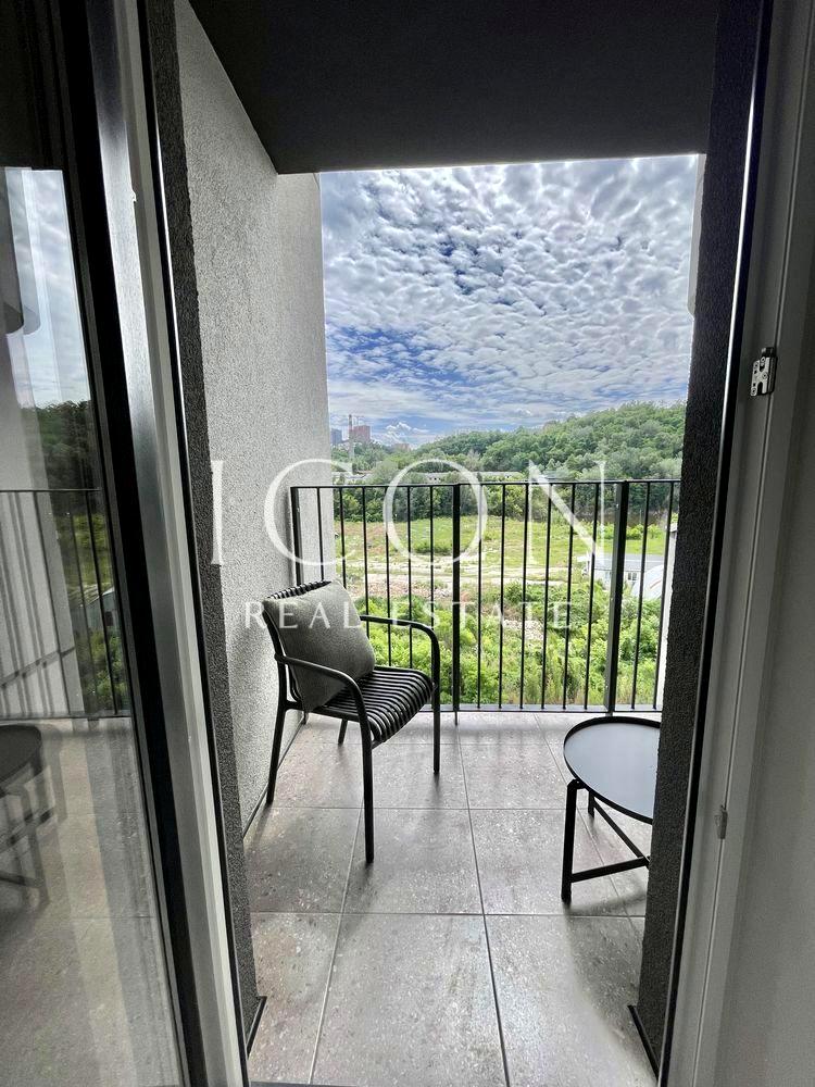 1864247043595899