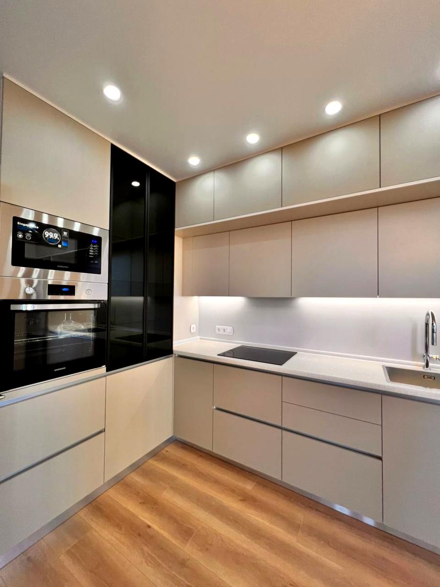 1864247449020356