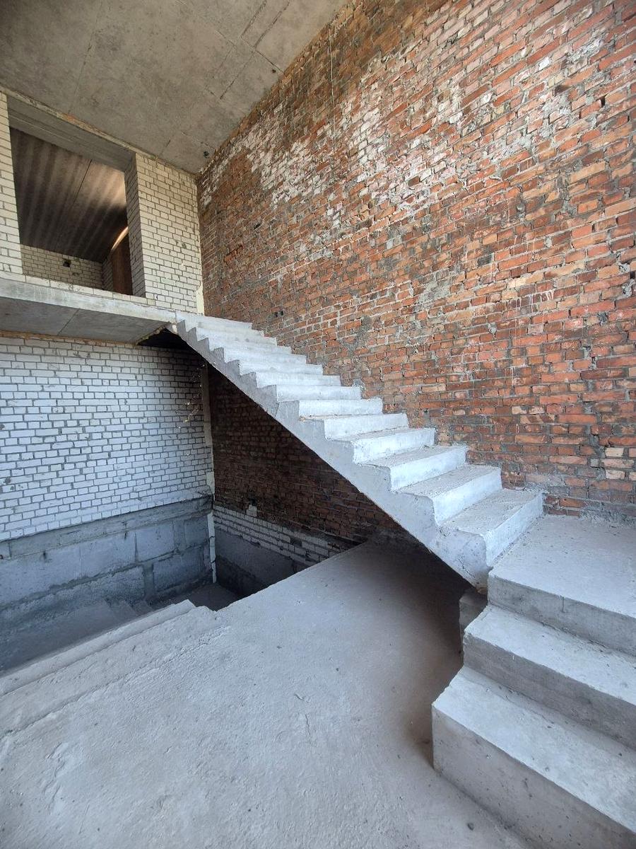 1864250214228310