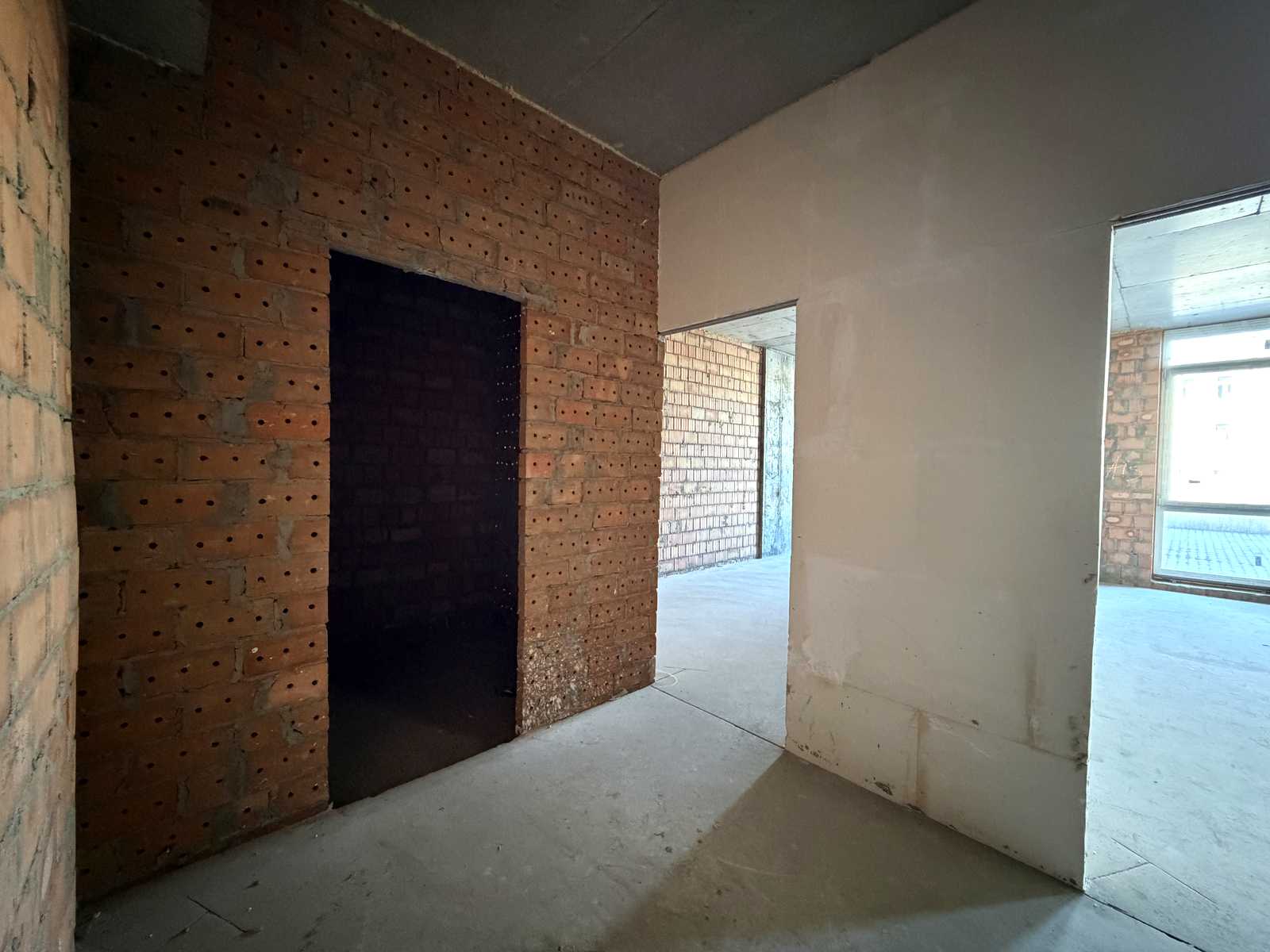 1864251509762672