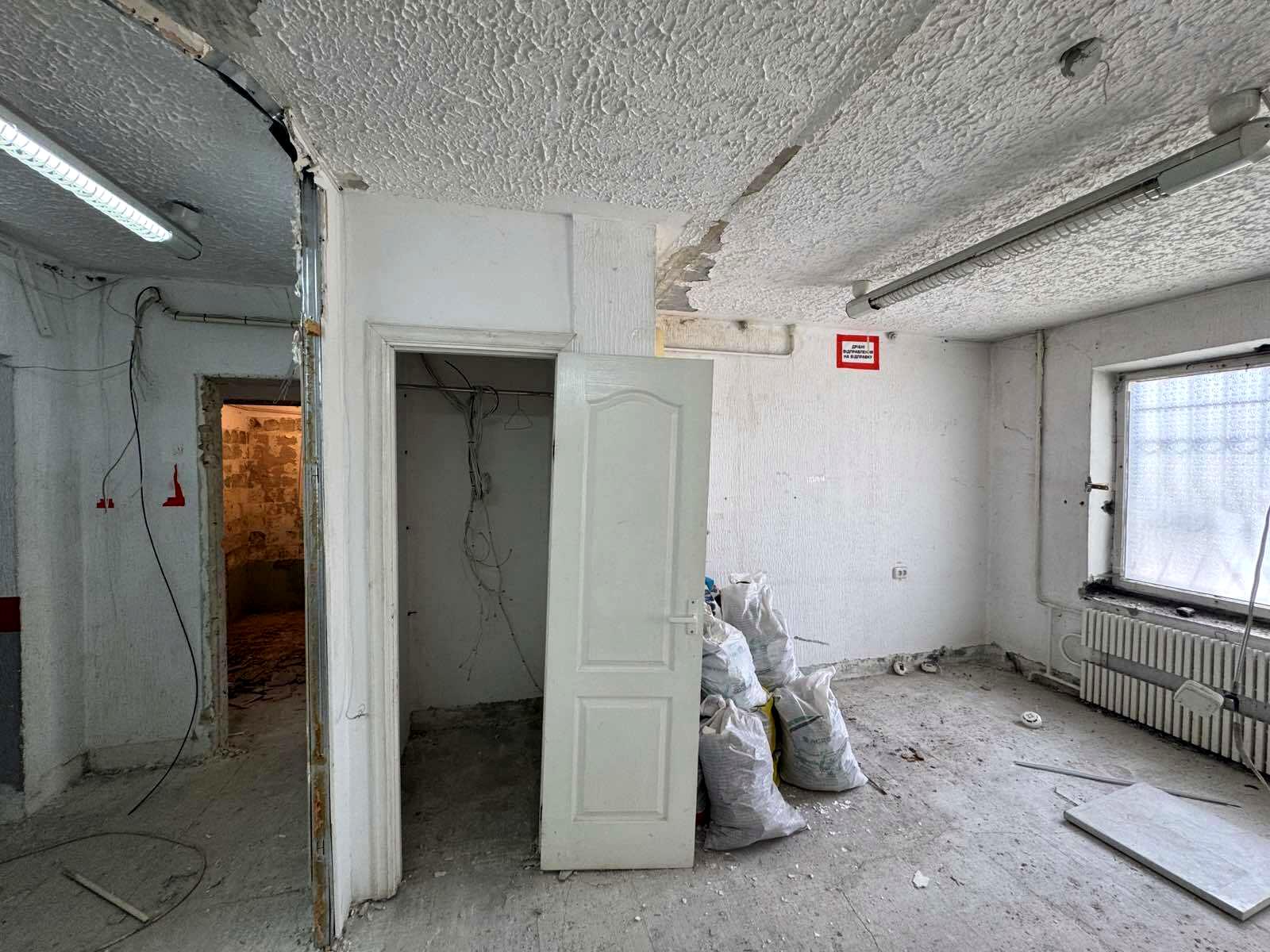 1864256518656037