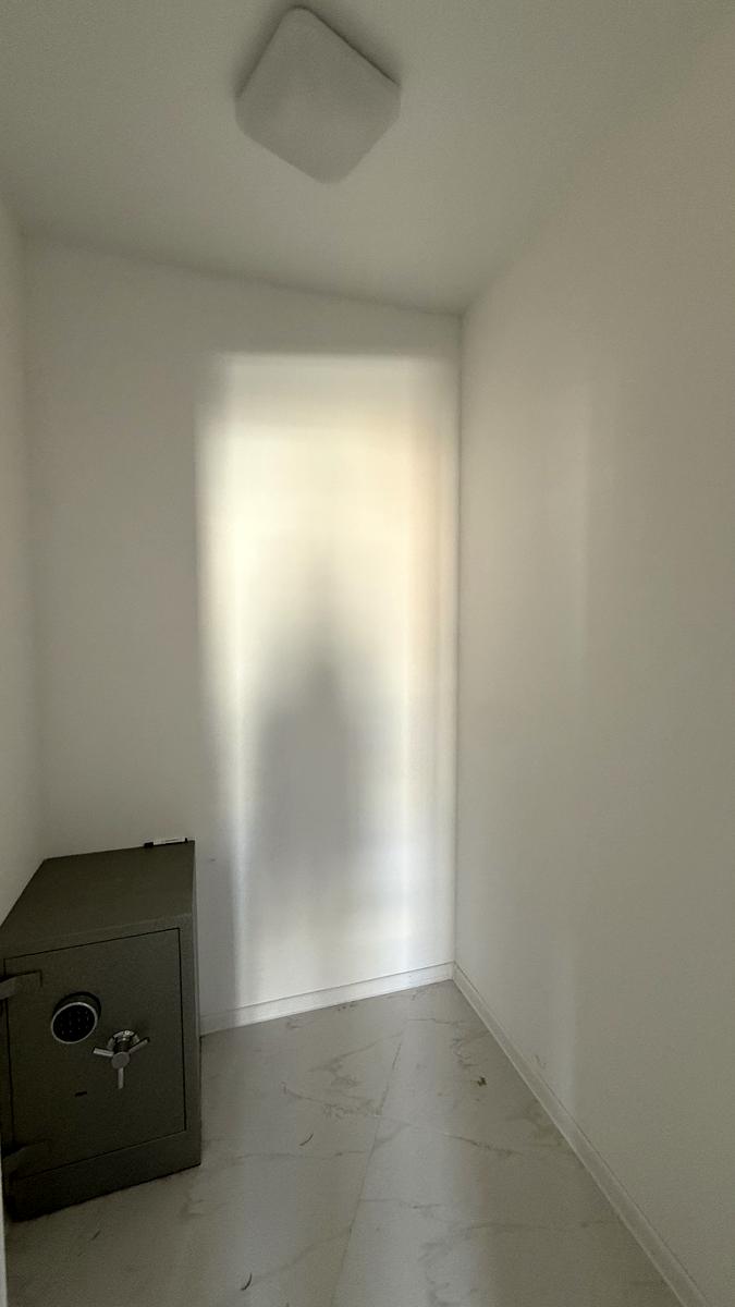 1864264160077630