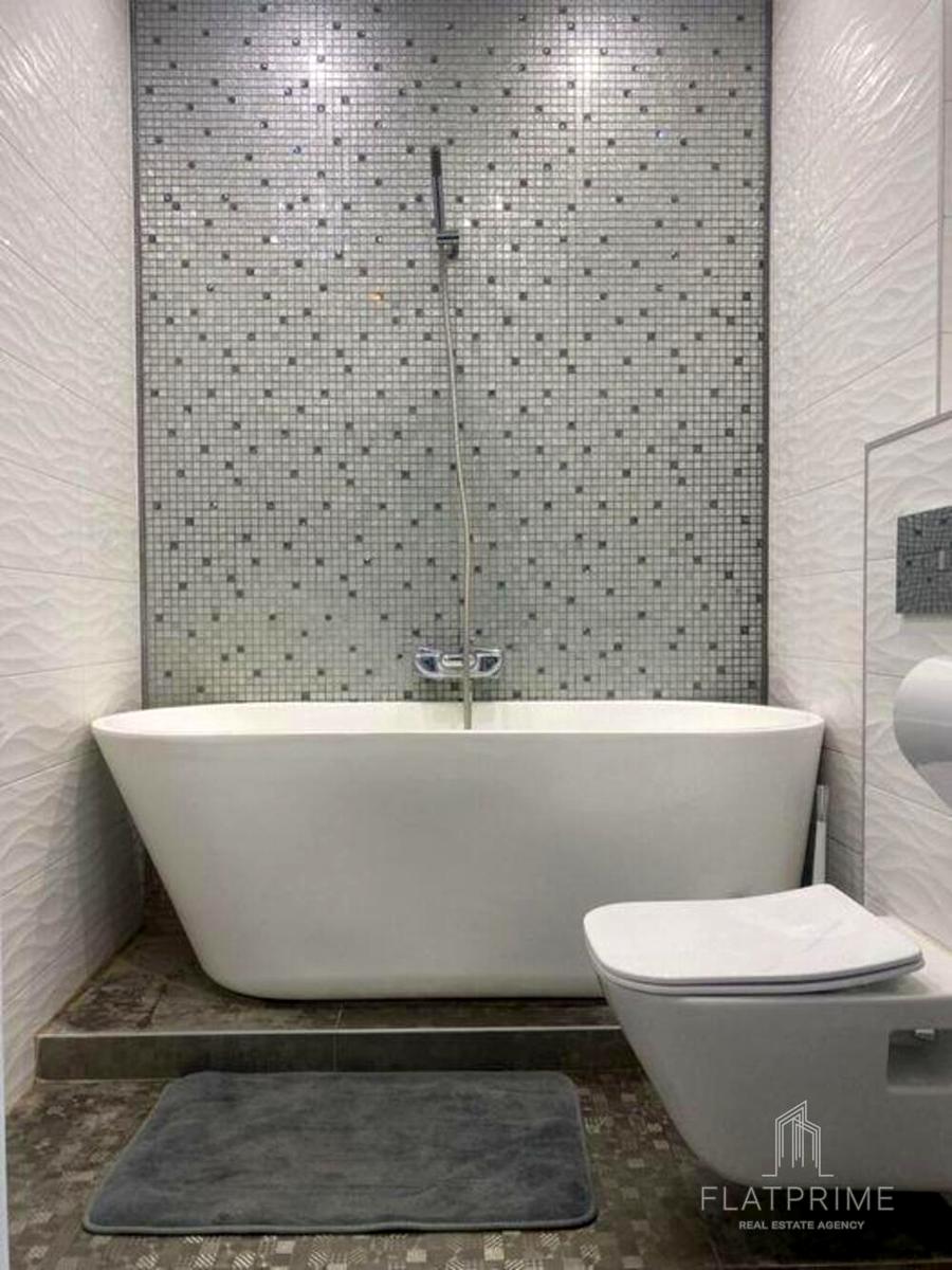 1864269768163922