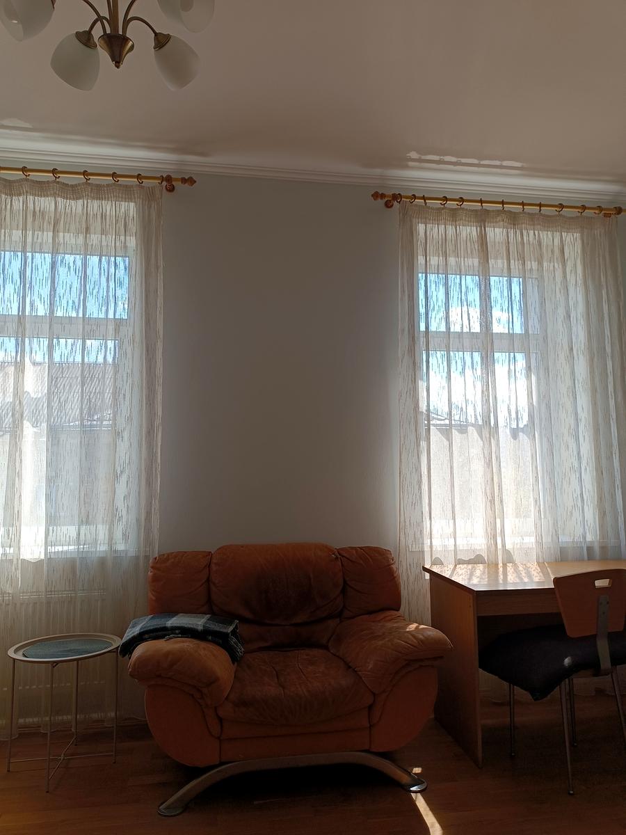 1864322625865413