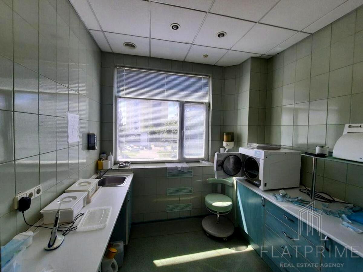 1864336416160702