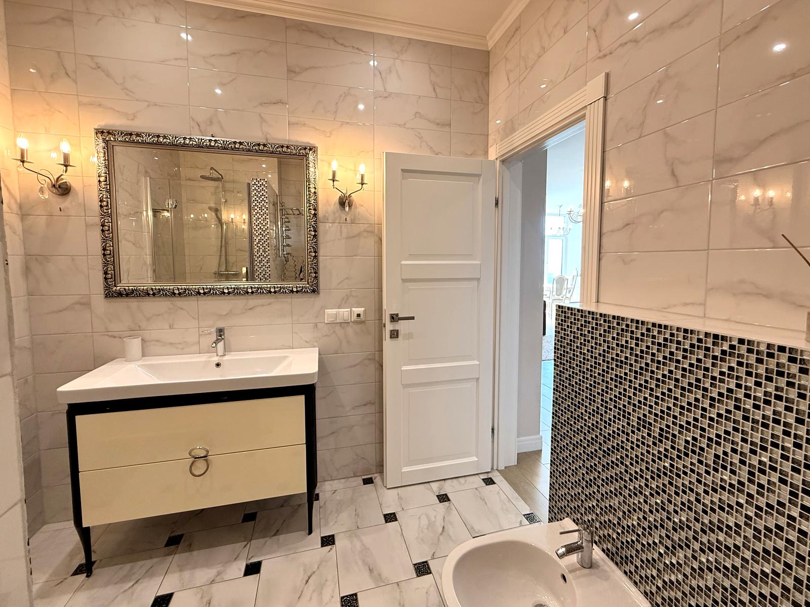 1864339878608073