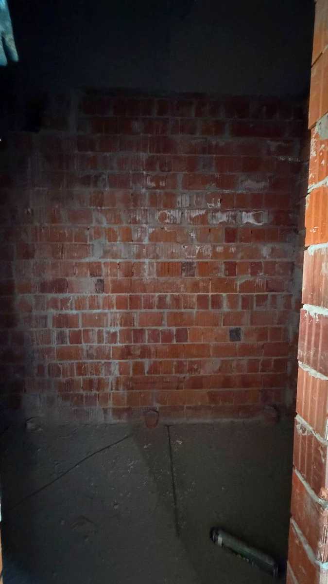 1864343775386885