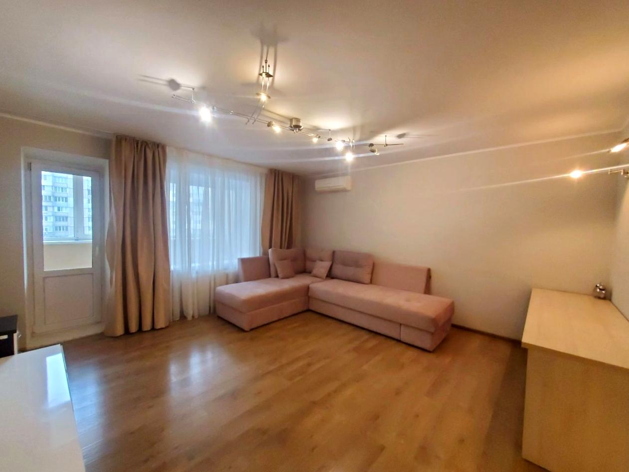 1864352674339443