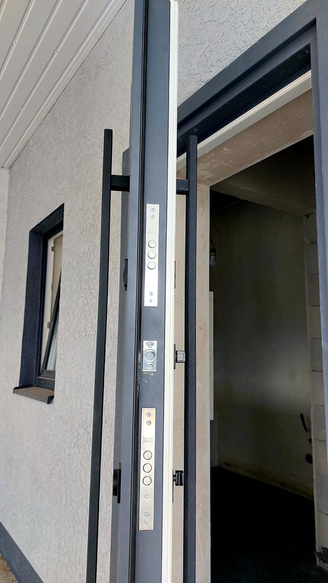 1864416441859241