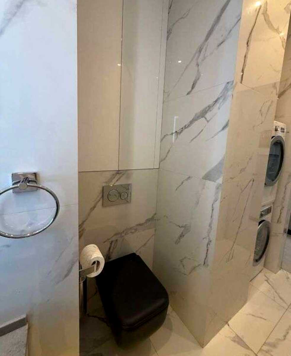 1864433713352044