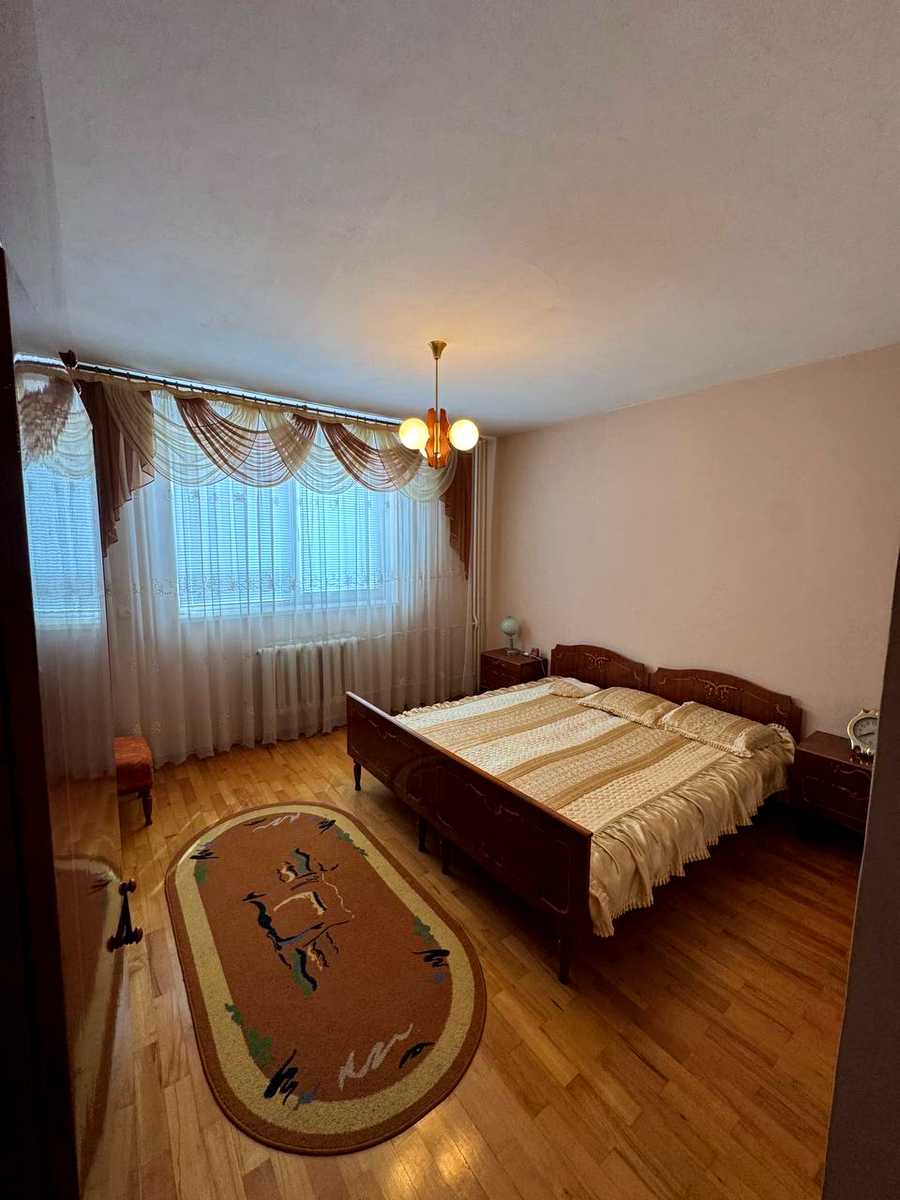 1864438591798656