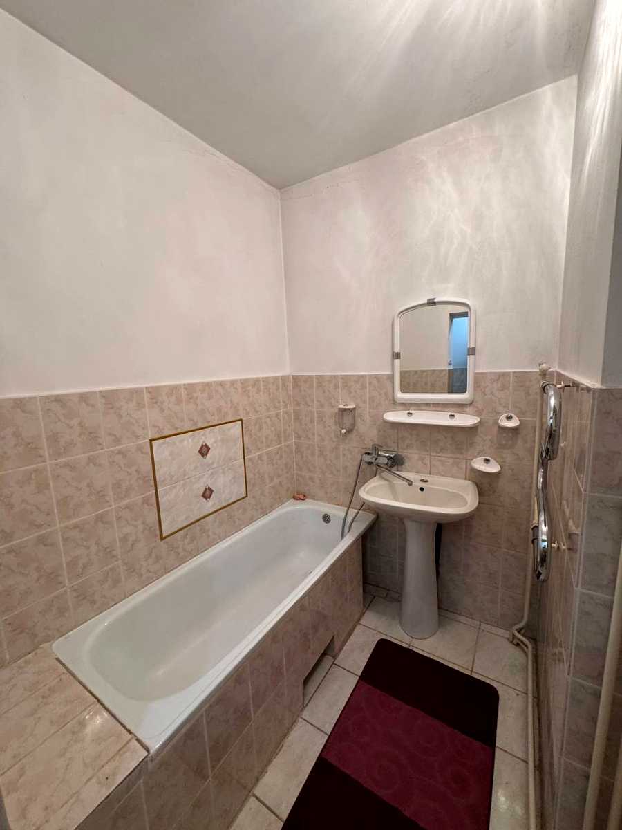 1864438592644592