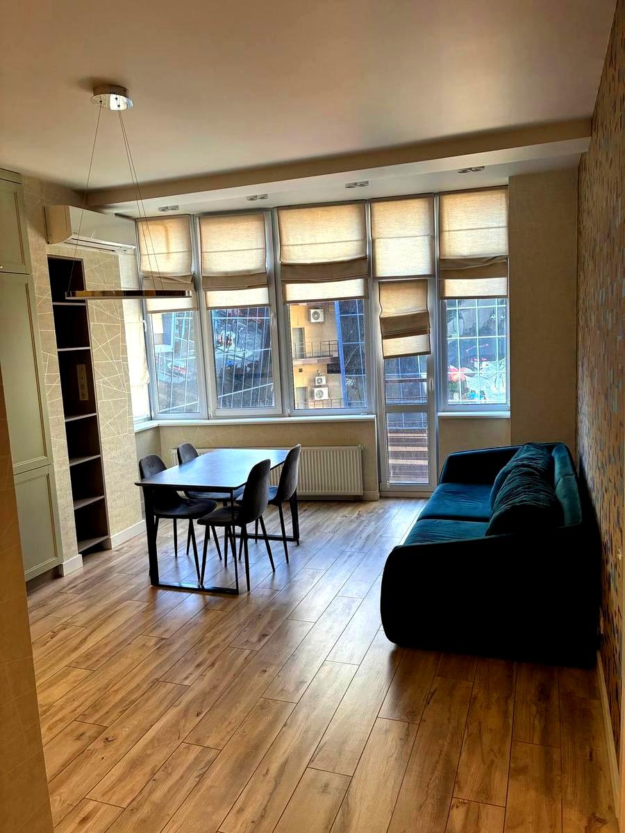 1864439738081679