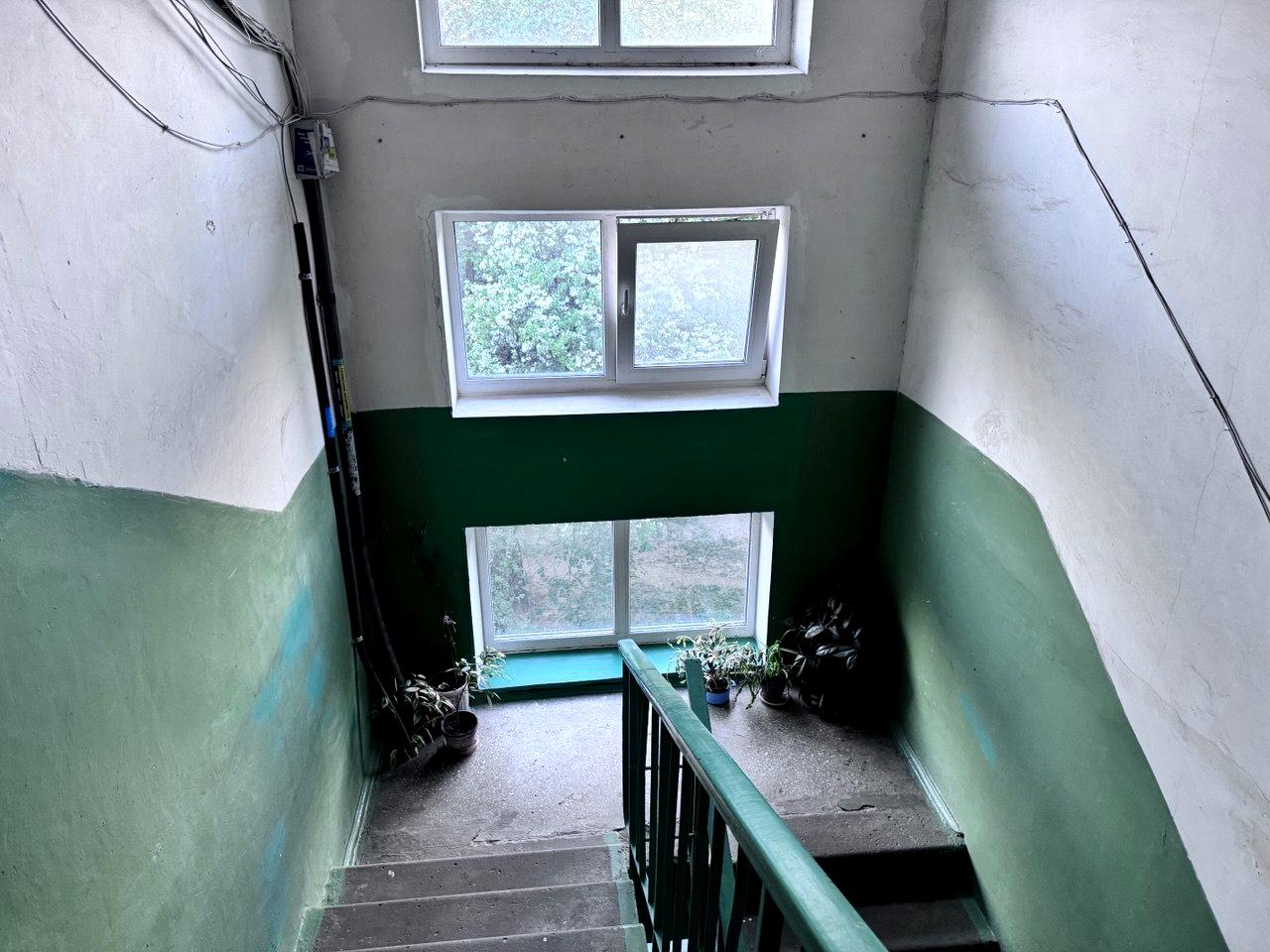 1864445910831328