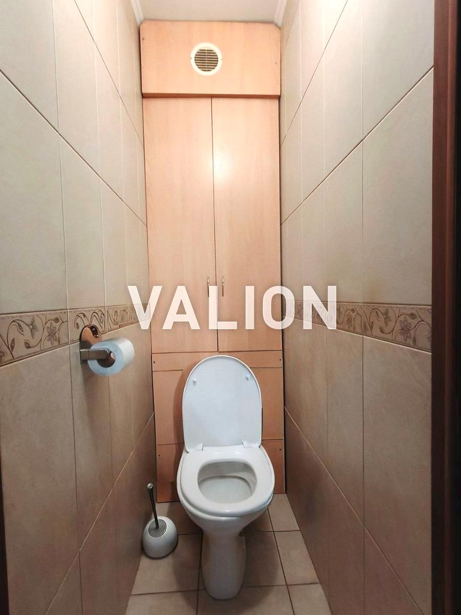 1864454794402796