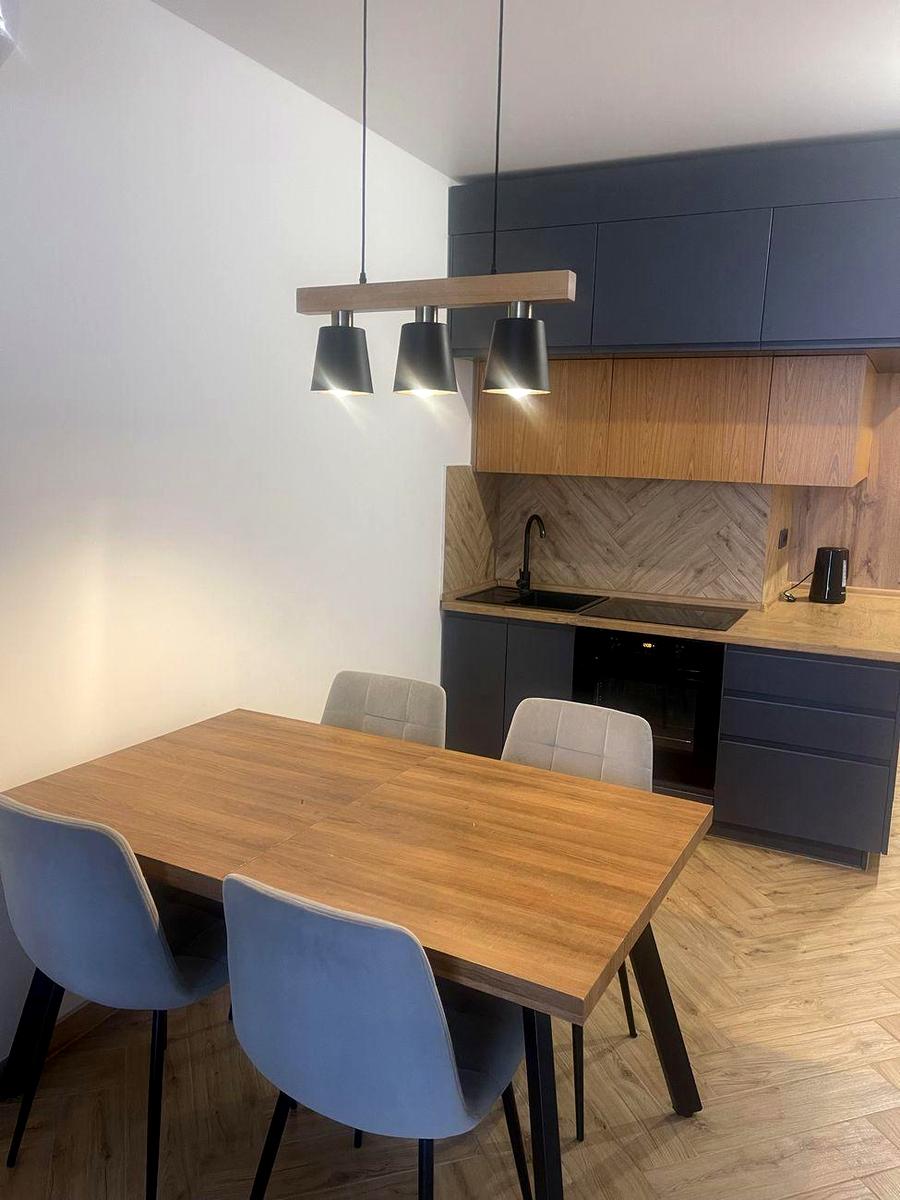 1864463455642990