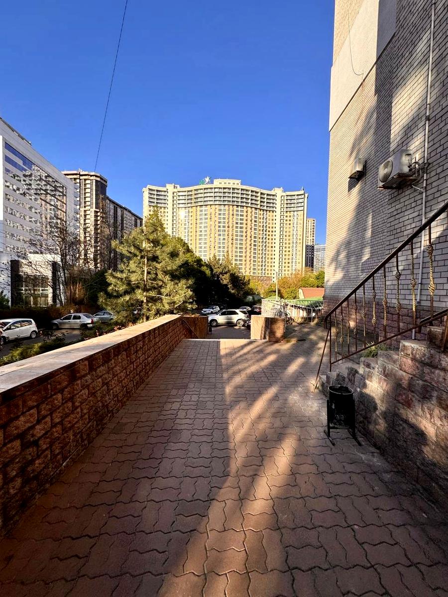 1864469802840631