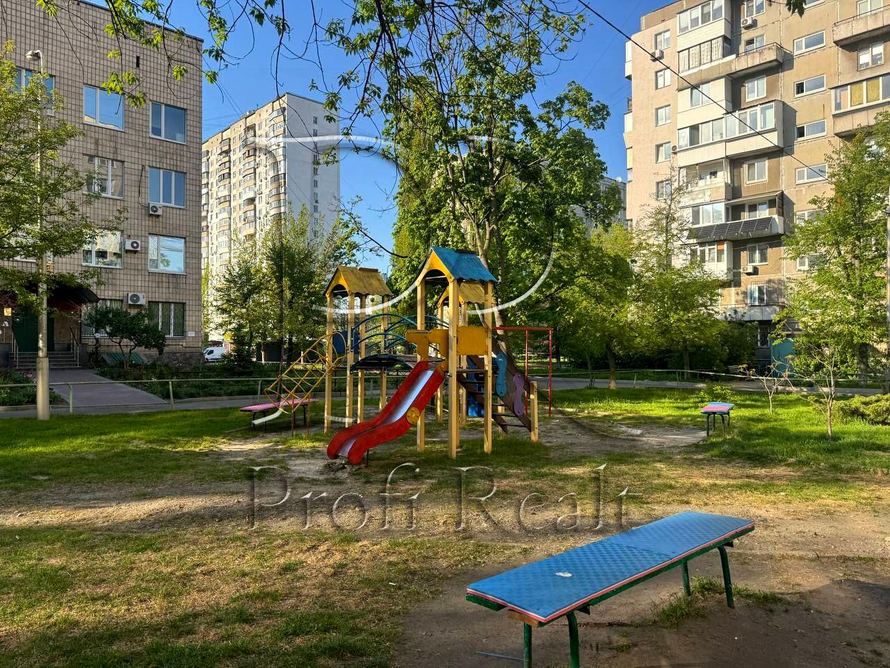 1864509638884061