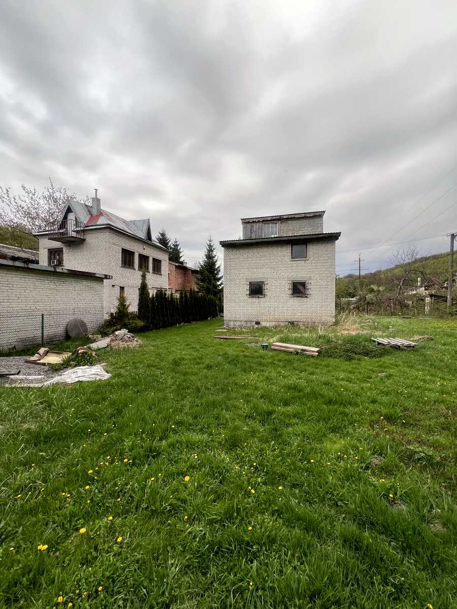 1864511772976350