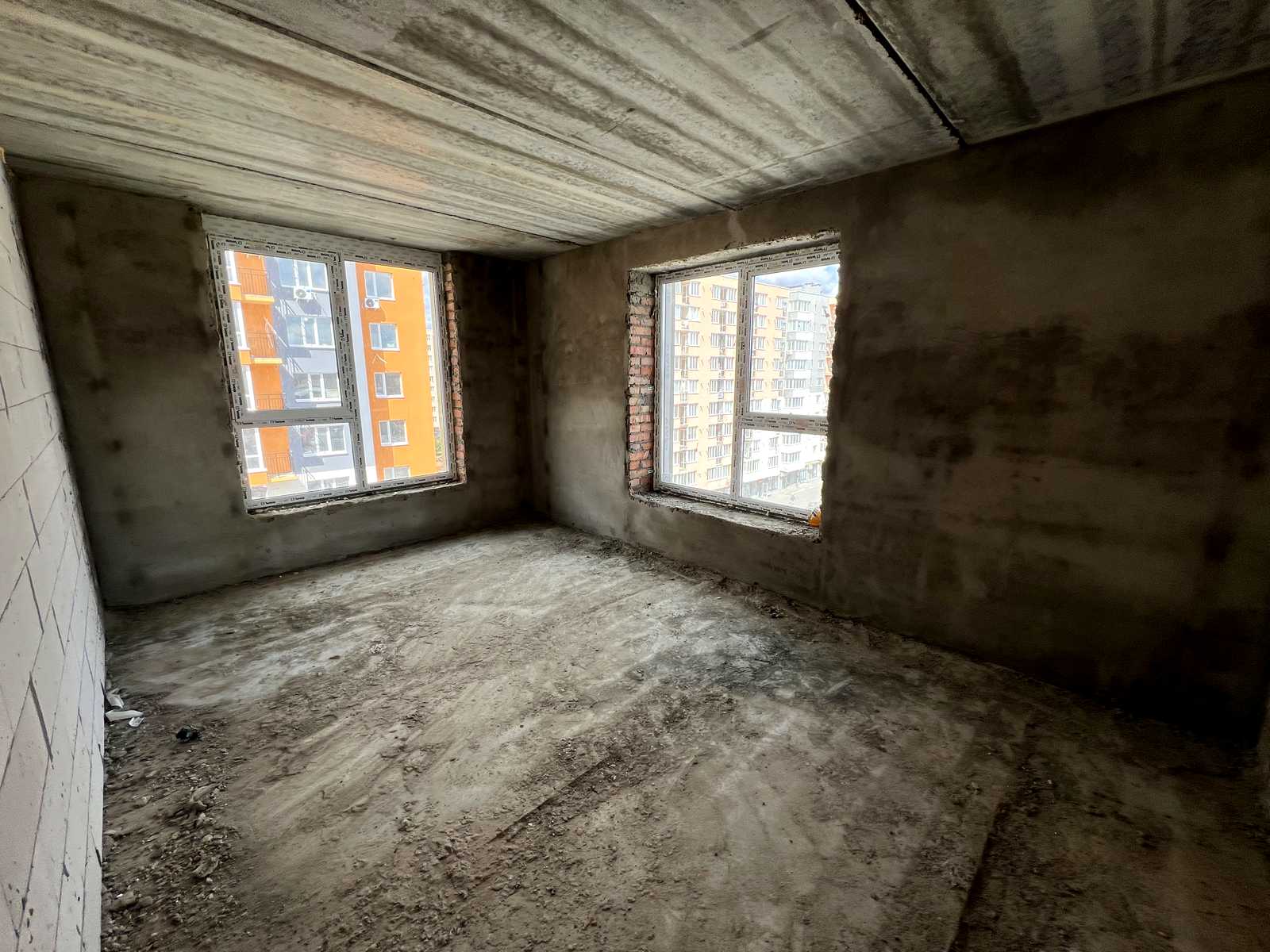 1864521470524411