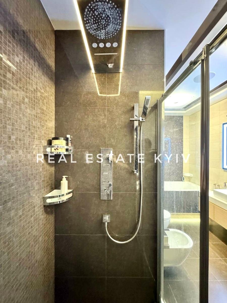 1864527457741387